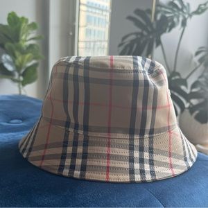 Burberry bucket hat M